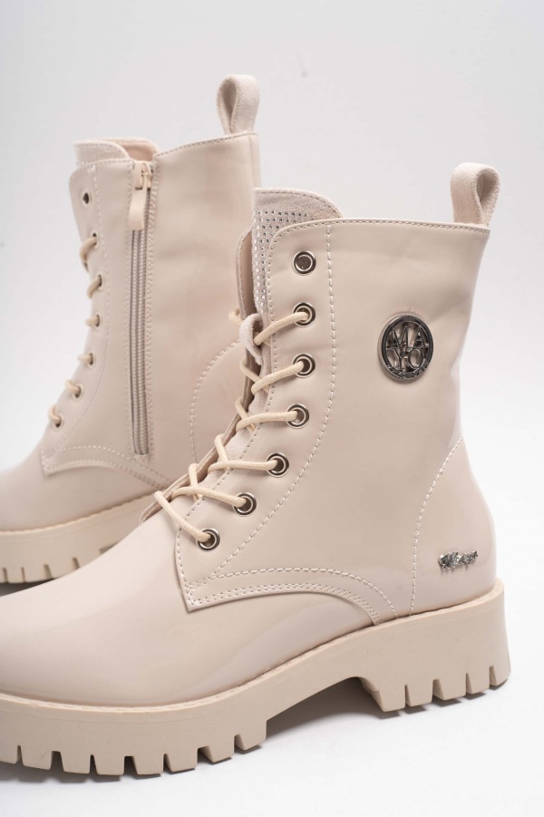 Lakk hatású bézs bakancs 4235/ F