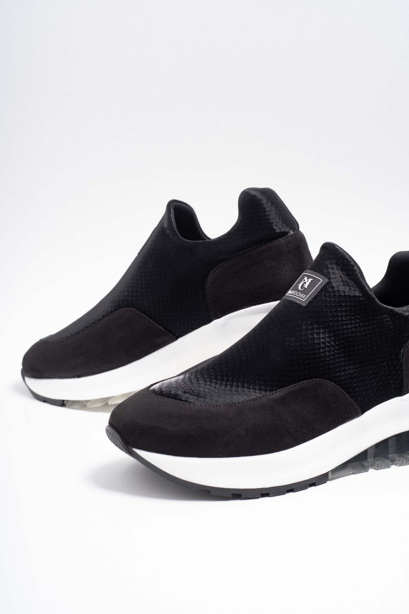 Emelt talpú fekete sportcipő 5101/ F