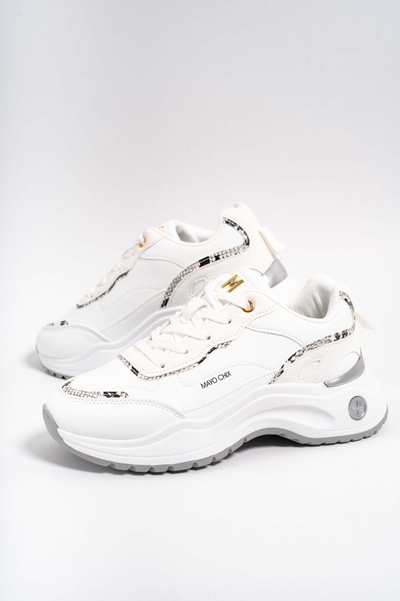 Emelt talpú fehér sportcipő 6102/ S