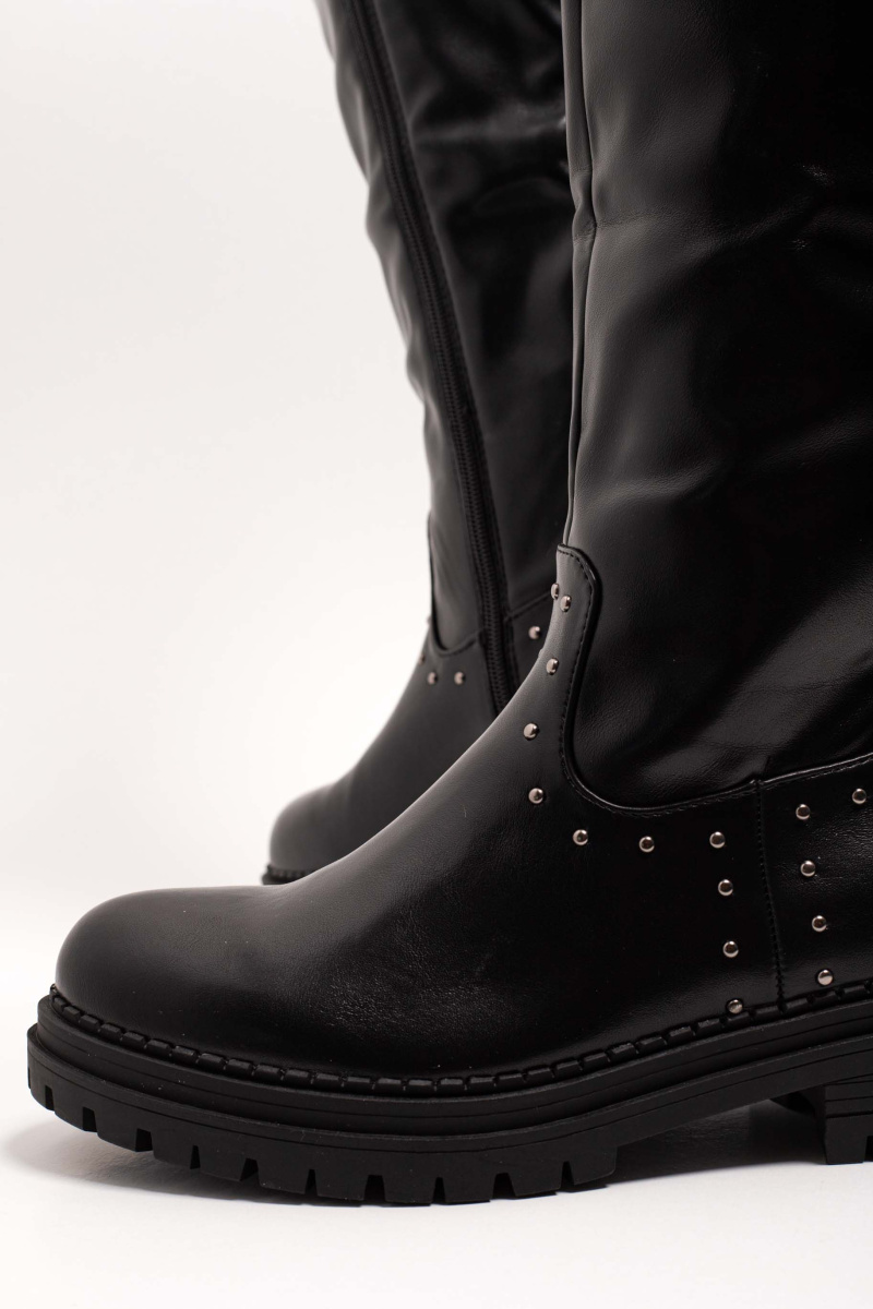 Szegecses műbőr csizma 4246/ F