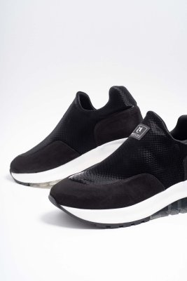 Emelt talpú fekete sportcipő 5101/ F