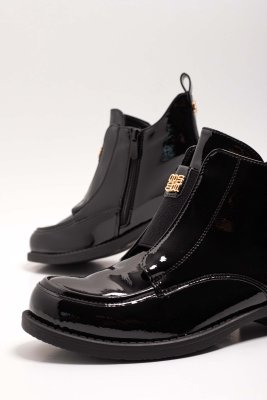 Lakk műbőr bokacsizma 5224/ F